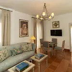 Casa Puerta De *